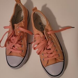 Twisted shoes